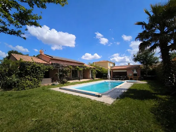 Plan D'orgon - Villa contemporaine, calme et prestations de qualité