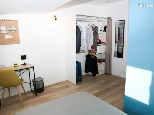 Chambre en Coliving pour jeune actif, avec salle d'eau/wc privée 680 HC + 110 de charges (assurance 