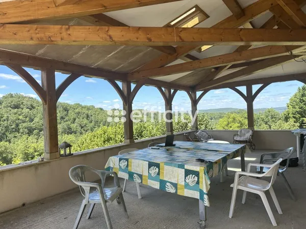 Maison 8 pièces 211 m²
