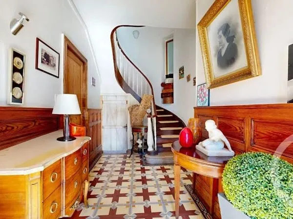 Maison 14 pièces 305 m²