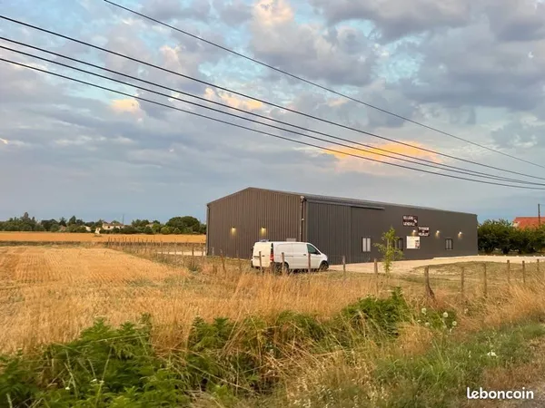 Location d'un local hangar 130m2 pour un usage d'atelier ou de stockage / entrepôt / local d'artisan