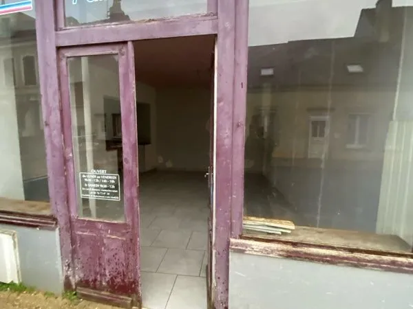 Local pro - Rue principale, idéal commerce ou bureaux