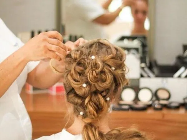SAINT QUENTIN EN YVELINES - SALON DE COIFFURE, Emplacement N° 1