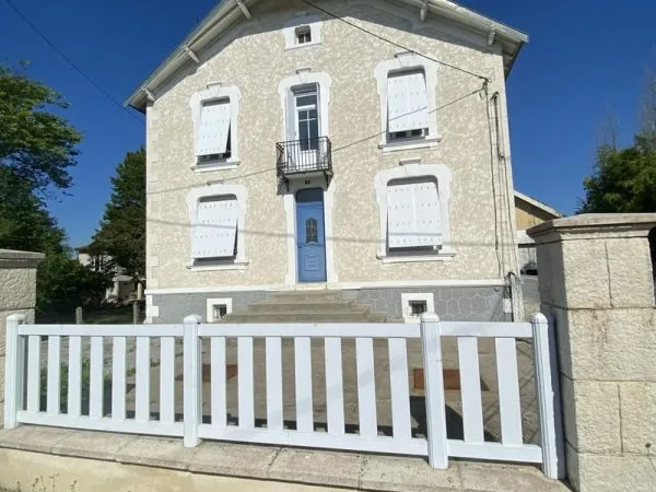Maison avec cour