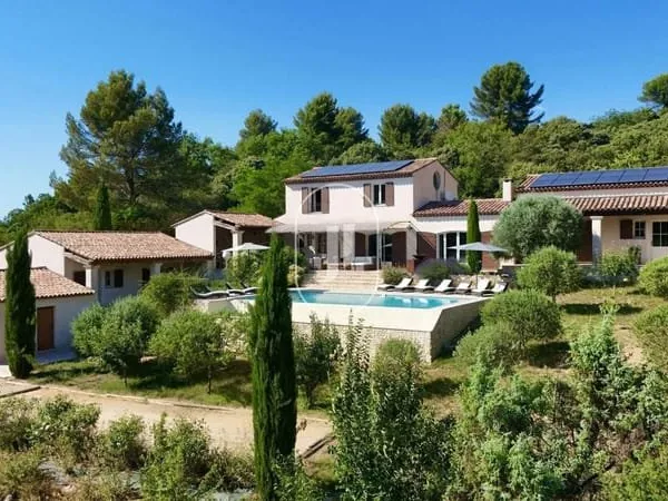 Grande villa récente avec piscine à vendre à Apt