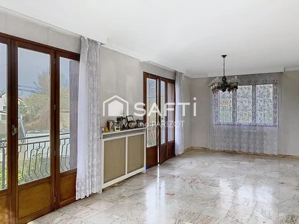 Quartier de Coeuilly - 160 m2 - 4 chambres - Sous-sol total