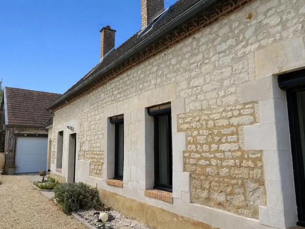 Longère rénovée avec dépendances, 15 min de l'agglomération