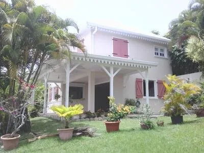 Location LE ROBERT (97231), VILLA CRÉOLE 112 m² de 4 pièces