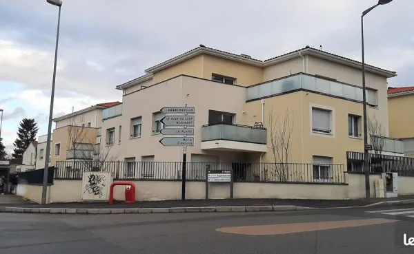 Locations box / garage fermé en face Hôpital de Ste Foy