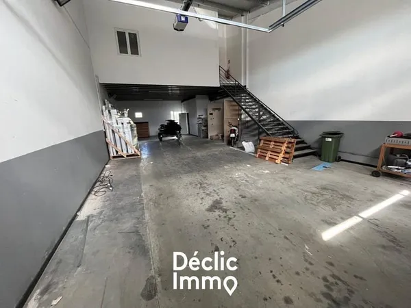 STACKAGE ET BUREAU 210m2 NIMES