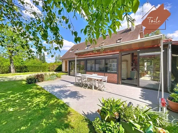 Vaste maison dans un ecrin de verdure à Ligny le Ribault