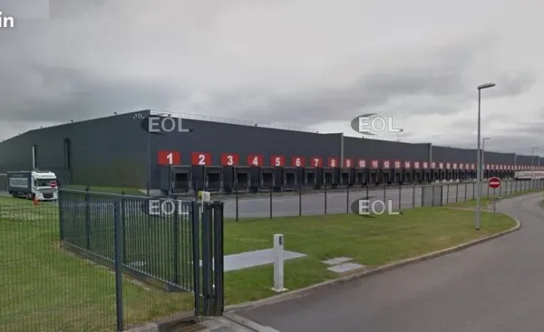 Local industriel 64 128 m²