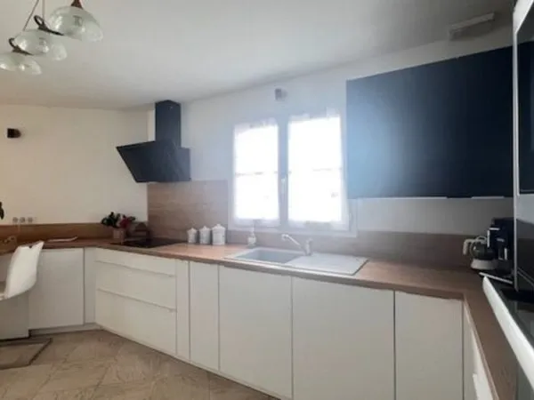 ROYAN - 208 M² dont Dépendance de 58 m² (sans vis à vis)
