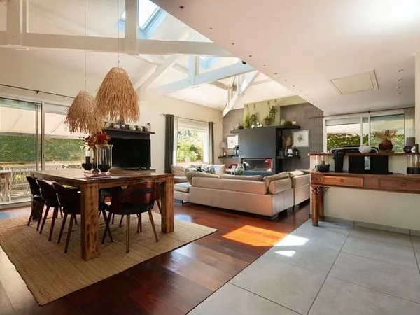 Maison 8 pièces 203 m²