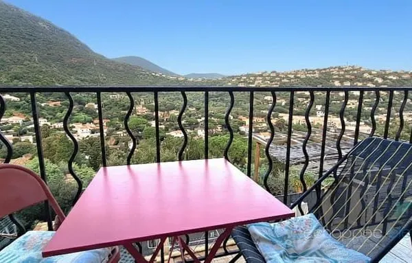 Vente appartement T2 de 51,97m2 avec balcon à Cavalaire sur Mer
