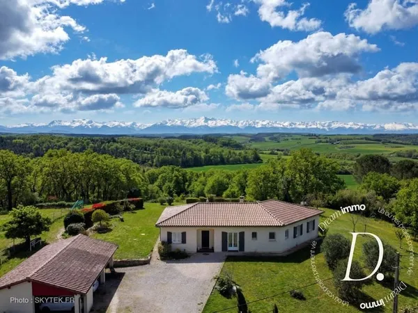 Maison contemporaine avec vue Pyrénées