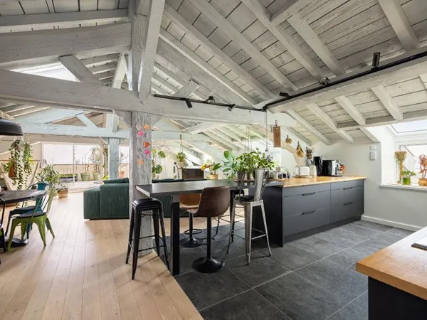 Appartement dernier étage réhabilité dans un ancien couvent avec terrasse et vue Mont Blanc