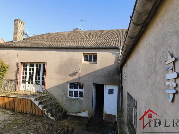 Maison de village de type f4 106 m2 habitables sur un terrai