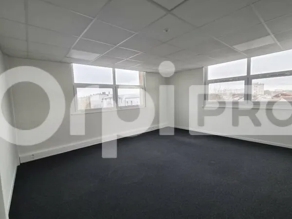 Bureau 1 pièce 360 m²