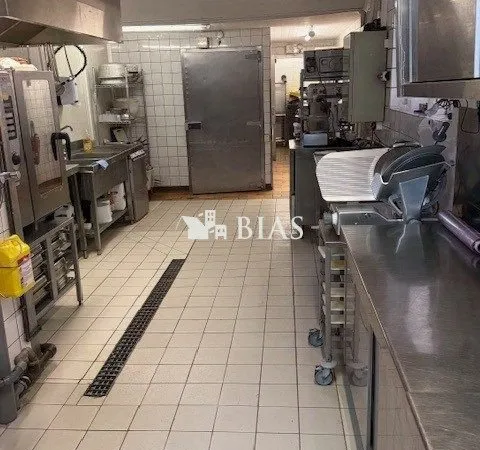 Local commercial 150 m²