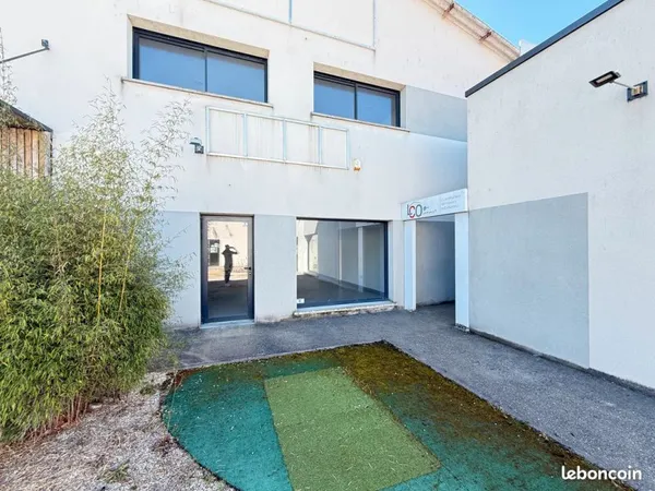 A LOUER -LOCAL COMMERCIAL 120m2-
