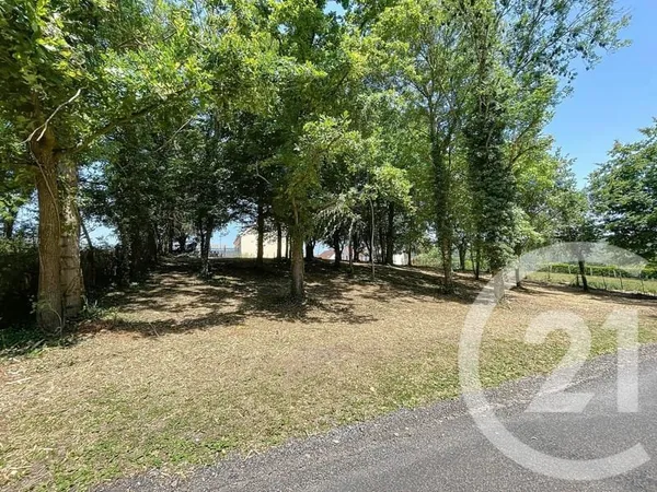 Terrain 600 m²
