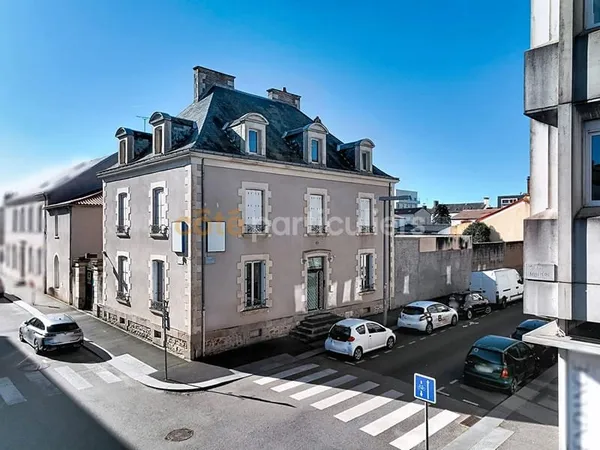 LA ROCHE-SUR-YON -- PENTAGONE -- MAISON BOURGEOISE 14 PIECES -- 385 M2