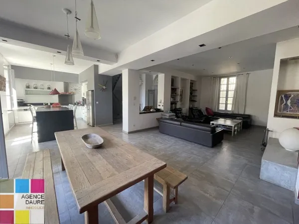 Maison 10 pièces 280 m²
