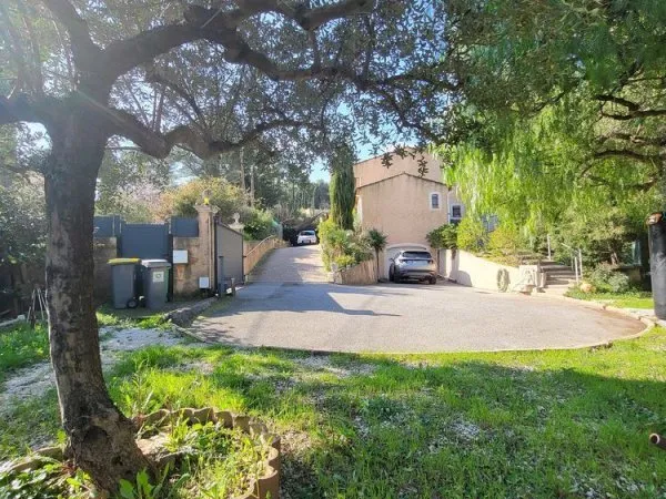Maison individuelle T5 156 m2 sur 1289 m2 de terrain