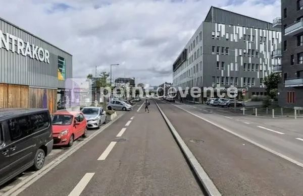 Local commercial 166 m²