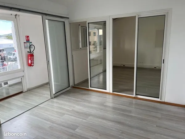 Reprise de bail local professionnel sur la possession 360m2