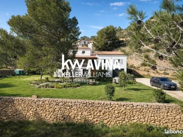 Villa 8 pièces 240 m²