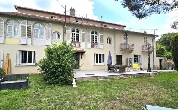 Maison 10 pièces 268 m²