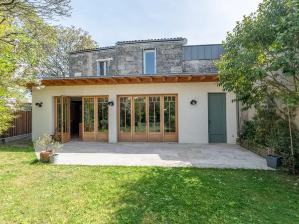 Maison 6 pièces 181m2 Le Bouscat Centre avec jardin et piscine