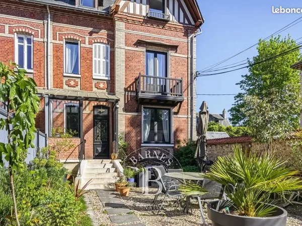 Propriété 8 pièces 153 m²