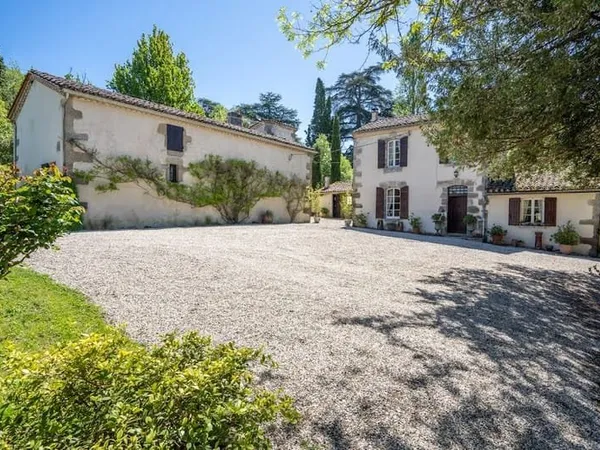 Propriété 7 pièces 180 m²