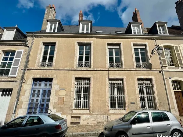 Bureaux 16 pièces 378 m²