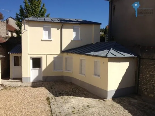 Dépt Essonne (91) LOCATION DUPLEX F2 SUR COUR ET DEPENDANCE
