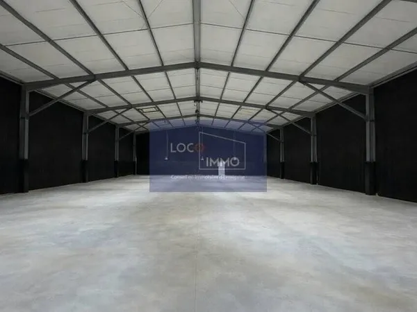 Local d'activité 1590 m²