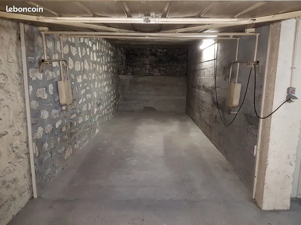 Box/parking sécurisé pour 2 roues