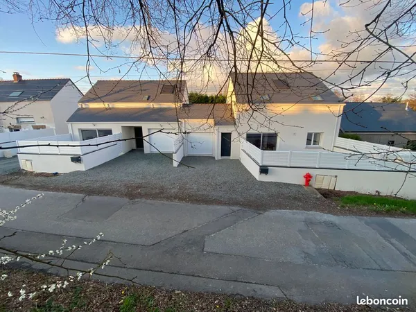 Vente de 2 maisons récentes - 8 chambres et 4 salles de bains