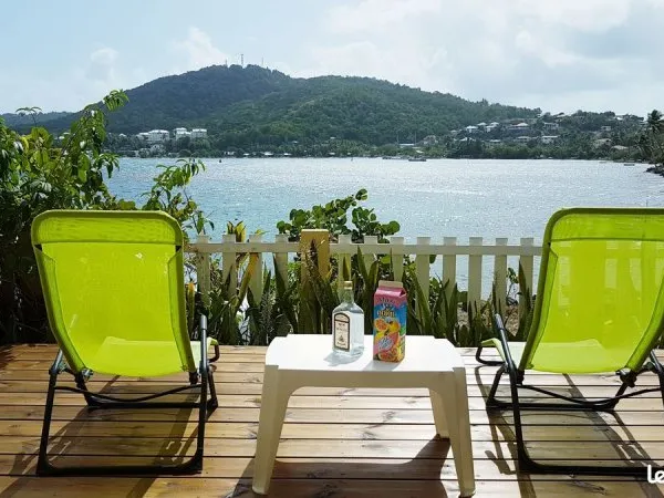 F2 du soleil pieds dans l'eau wifi et terrasse surf