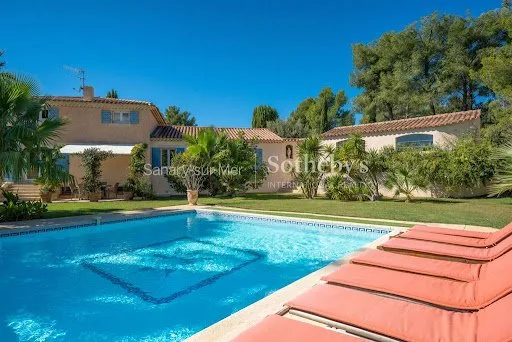 Maison 7 pièces 260 m²