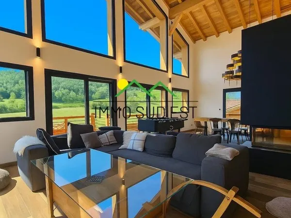 Maison 7 pièces 240 m²