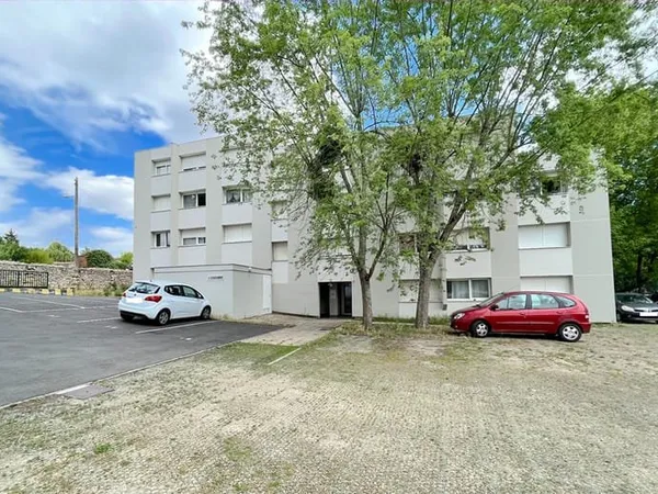 A LOUER APPARTEMENT 1 PIECE AVEC PARKING - TALENCE CAMPUS UNIVERSITAIRE