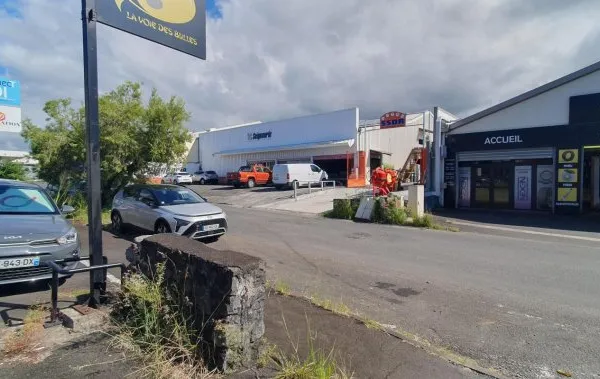 A LOUER DE 646M² ZONE DE LA COCOTERAIE SAINT ANDRE