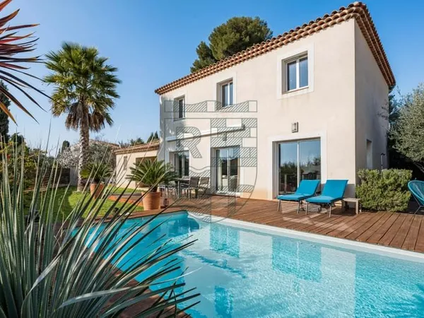 LES TROIS LUCS 13012 - MAISON FAMILIALE AVEC PISCINE