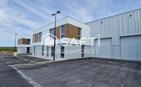Bureaux 2 pièces 438 m²