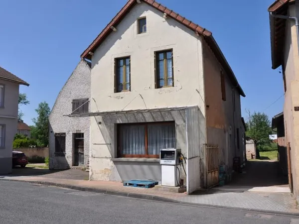 Grande maison de village avec 3 chambres, beau potentiel d'a