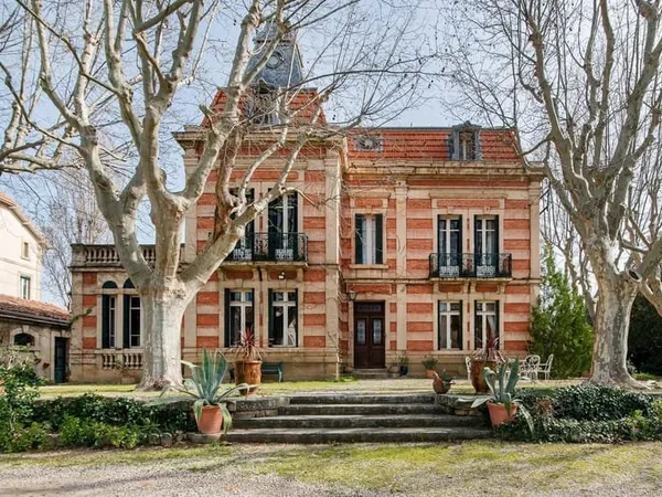 A vendre - Grande maison familiale avec piscine et parc arbo